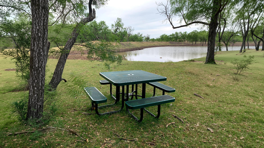 Choosing Outdoor Furniture That Thrives Near Water