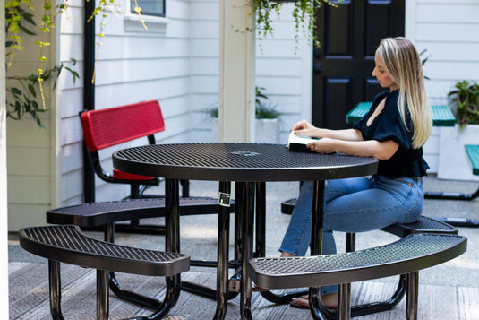 Choosing the Perfect Color for Outdoor Furniture: Style, Spirit & Practicality